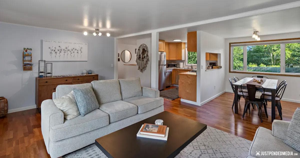 Should owners offer all-inclusive rates or itemized pricing?