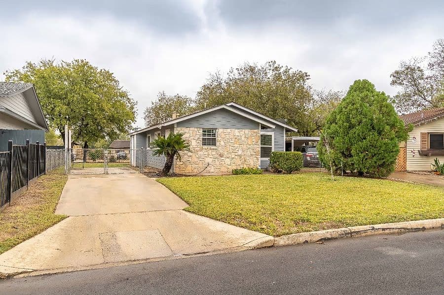 TDY Hero Lackland AFB | Modern 4-Bed, 1.5-Bath Farmhouse