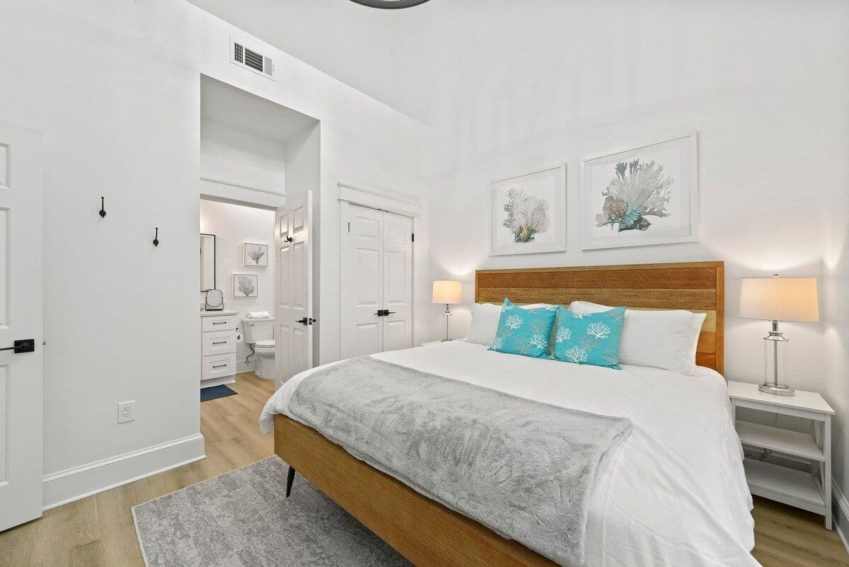 2 Bed, 2 Bath Condo near Hurlburt AFB & Destin | Steps from the Beach • Pool • Balcony Views