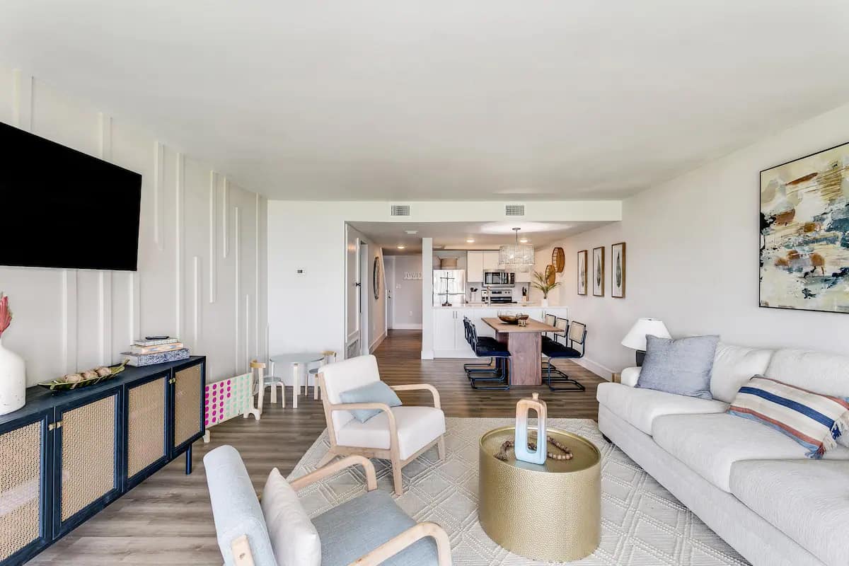 Destin 2BR 2BA Apartment Eglin AFB - Pool, Beach, Modern