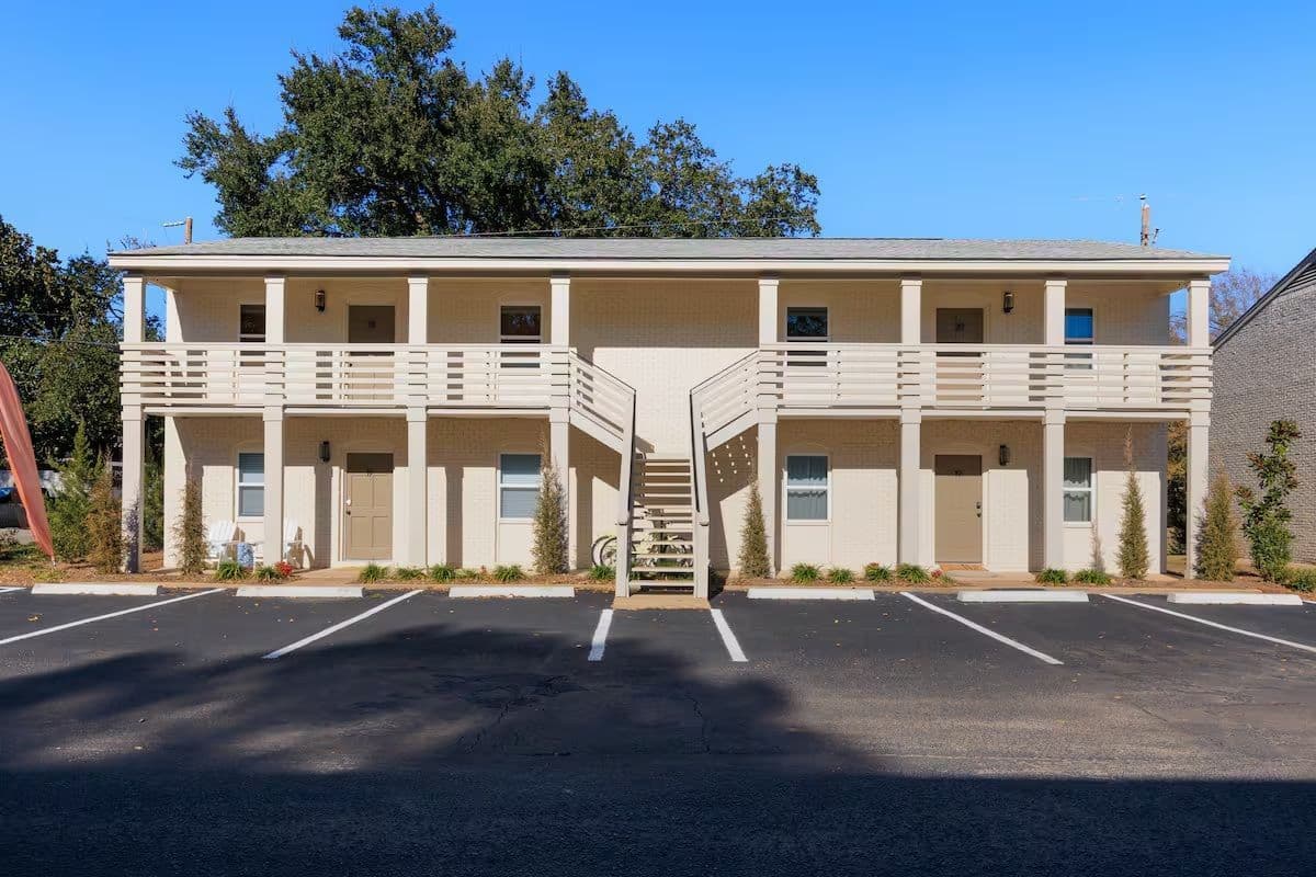 Keesler AFB 2BR 1BA Apt – Downtown, Pool, Walk to Beach
