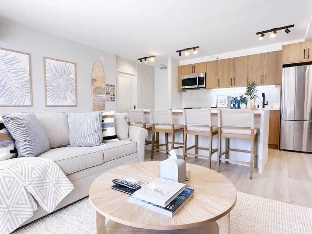 Modern 2BR/2BA Waikiki Condo – TDY-Ready Near Hickam AFB