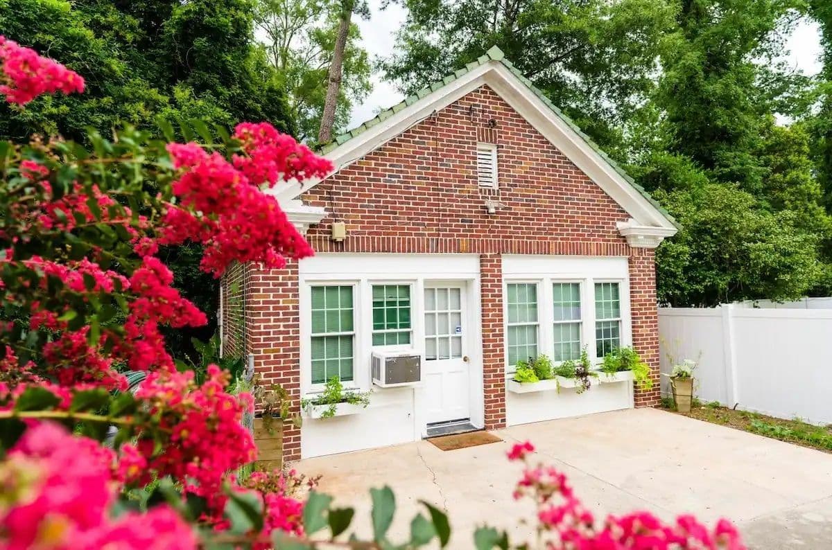 Charming 2-Bed Carriage House Near Seymour Johnson AFB | Pet Friendly & Fenced Yard