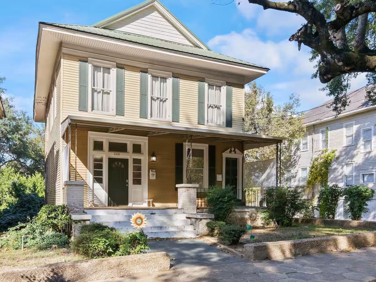 Charming 2BR Historic Retreat for Maxwell AFB Travelers