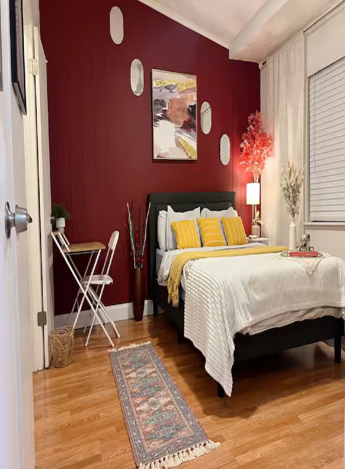 Chic Pet-Friendly 2BR/2BA Cottage Near Downtown Tampa & Top Attractions