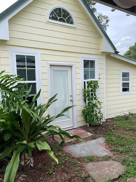 Coastal 1BR Cottage Near Naval Submarine Base Kings Bay with Hot Tub