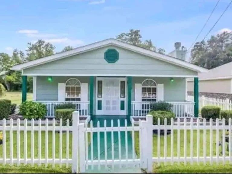Comfortable 1BR Retreat Near Keeler AFB – Walk to Beach & Hospital | Fully Furnished