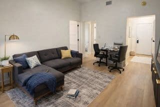 Comfortable 2BR/1BA Near Maxwell AFB, Hospitals & ASU