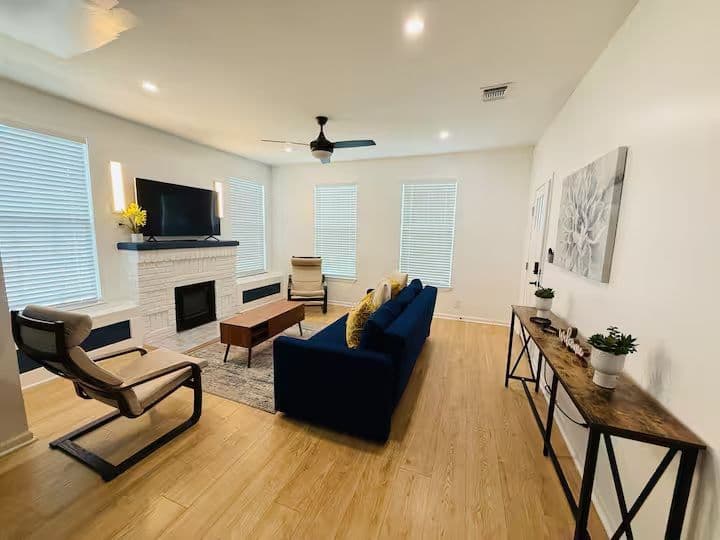 Comfortable 2BR Home Near Randolph AFB with Patio & Modern Amenities