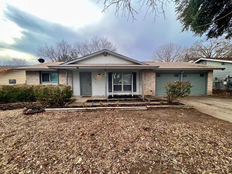 Comfortable 3-Bed, 2-Bath Home Near Randolph AFB with Modern Upgrades & Relaxing Backyard