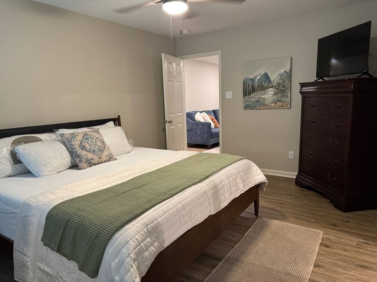 Comfortable 3BR TDY Stay Close to LRAFB – Single-Level, Fully Equipped & Pet Friendly