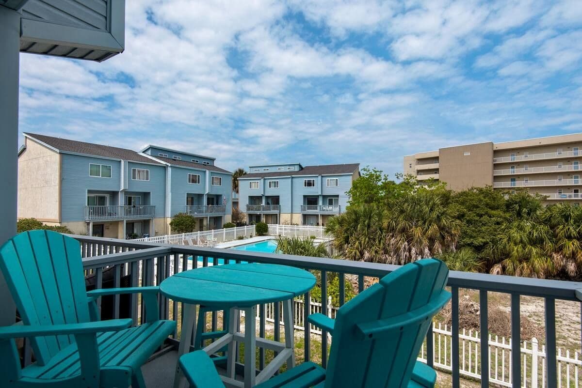 Barleys BnB Eglin AFB - 2BR Loft, Pet Friendly, Beach Walk