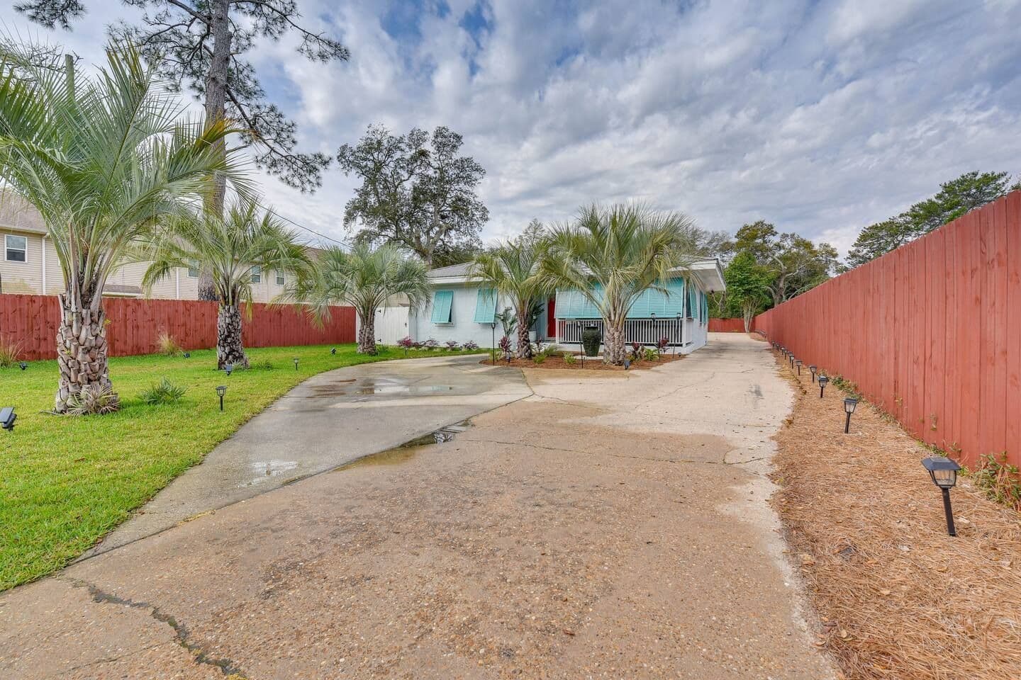 Cozy 2BR 1BA Condo Eglin AFB - CrashPad, Near Beach, DTS