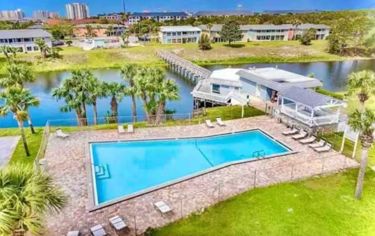 Peaceful 2BR Condo Eglin AFB - King Beds, Beach Access