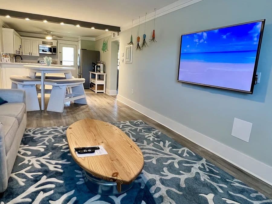 Renovated 1BR 1BA Condo Hurlburt AFB - Pool, Quiet, King