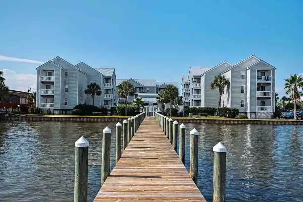 Waterfront 2BR 2BA Condo Hurlburt AFB - Pool, Patio, Views