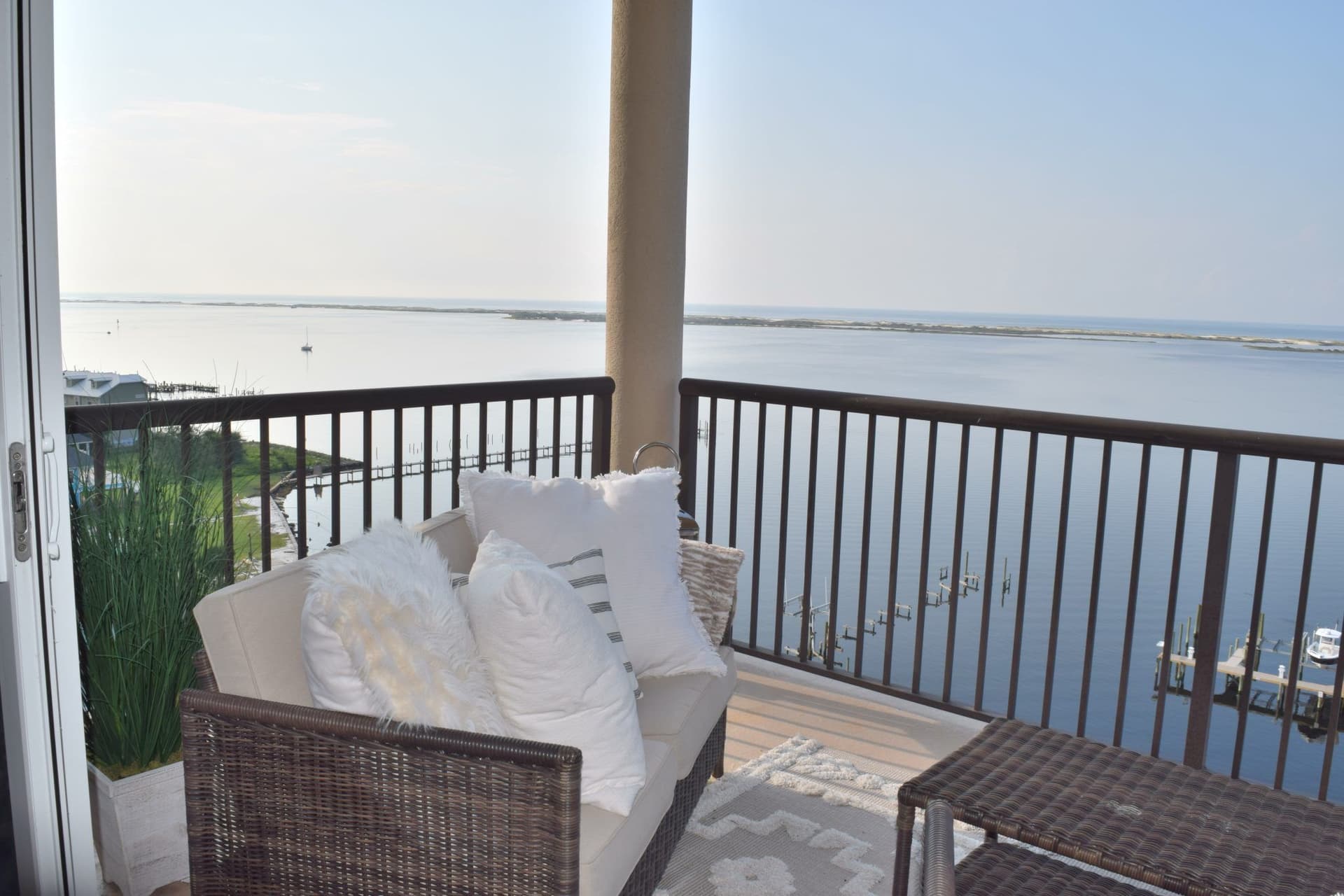Waterfront 3BR 2BA Condo NAS Pensacola - Views, Beach, Gym
