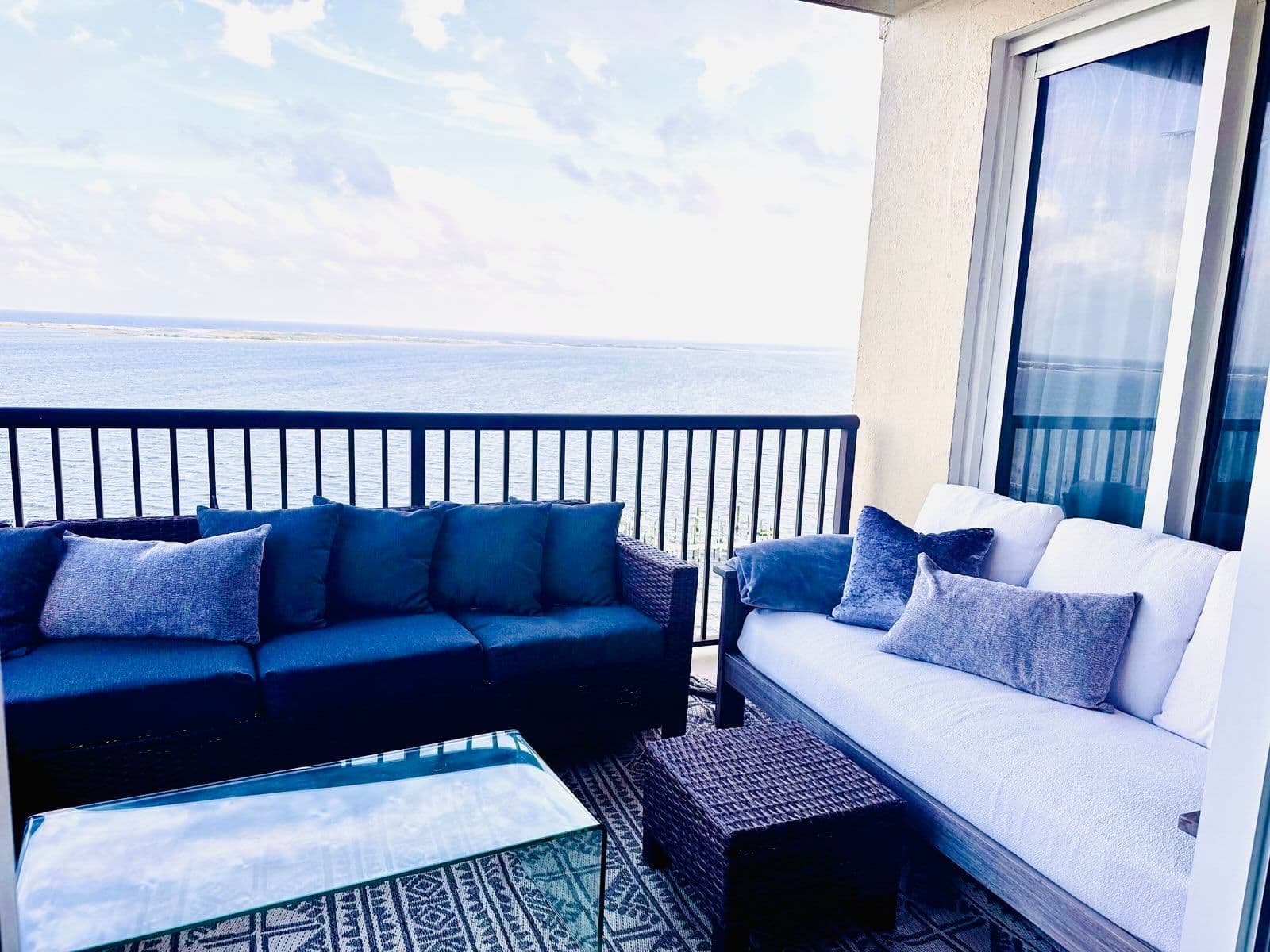 Waterfront 3BR 3BA Condo NAS Corry - Views, Pool, High Tech