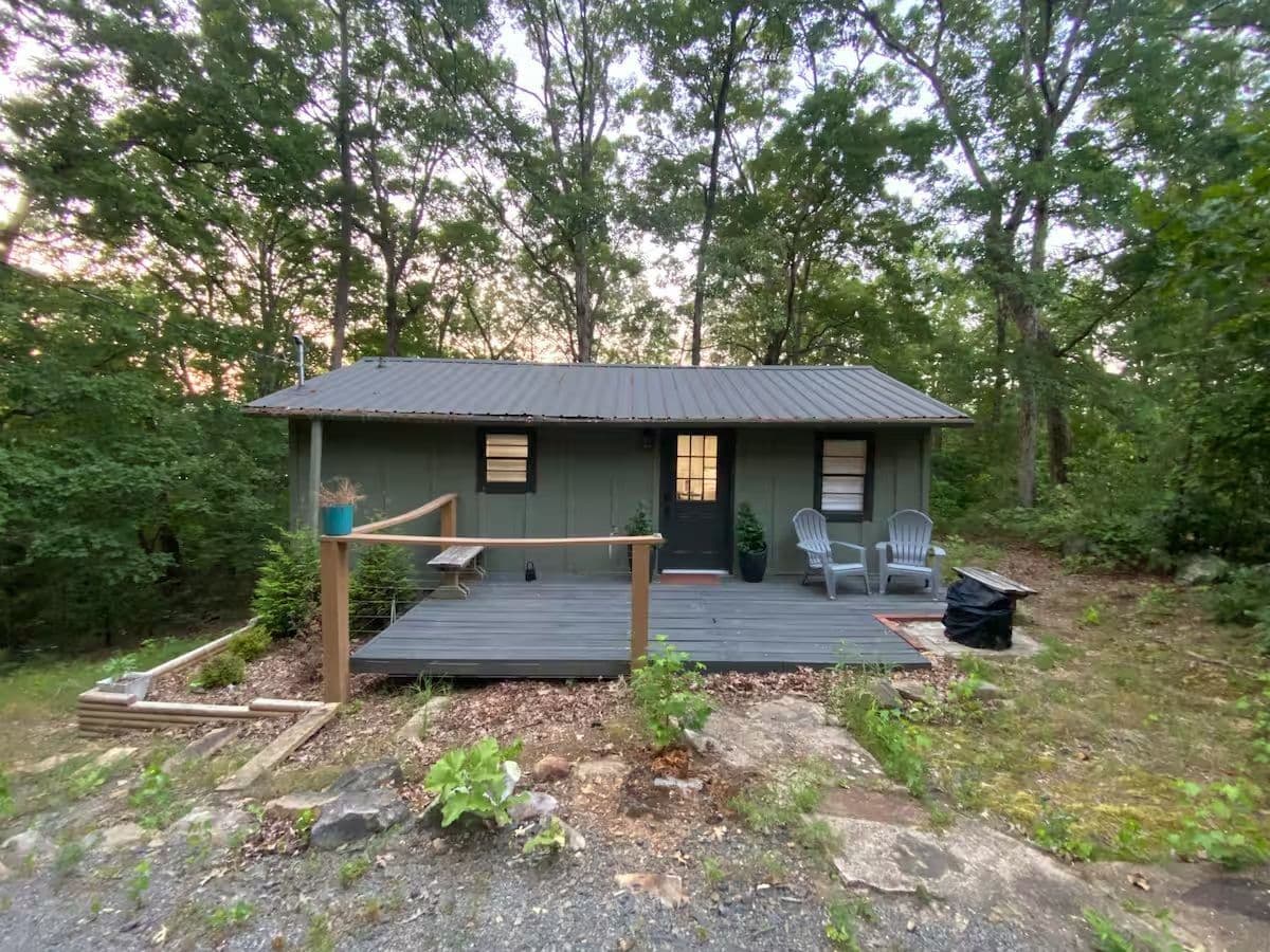 Cozy 1BR Cabin Retreat Near Little Rock AFB & Greers Ferry Lake