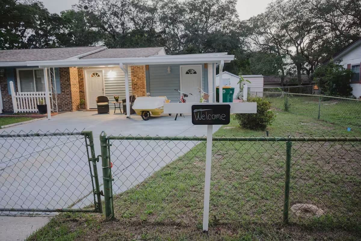 Cozy 1BR Studio Retreat Near Eglin Air Force Base – King Bed & Whirlpool Tub