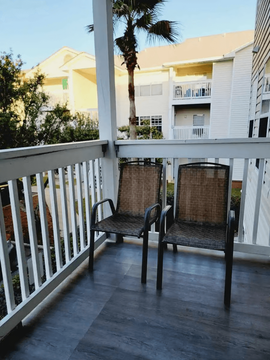 Cozy 2BR Condo with Balcony & Pool Near Hurlburt AFB