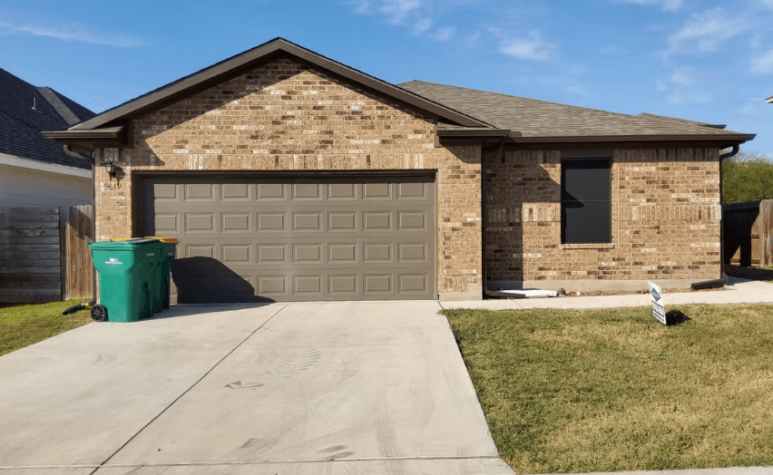 Cozy 3 Bed / 2 Bath Home Near Randolph AFB | Only 2.3 Miles From the Back Gate