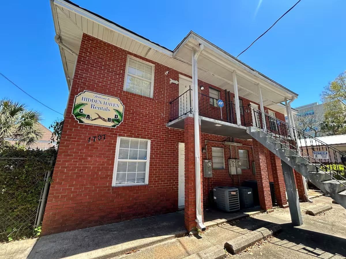 Downtown 1BR Apartment Near Keesler AFB – Beach, Parking & Pet Friendly