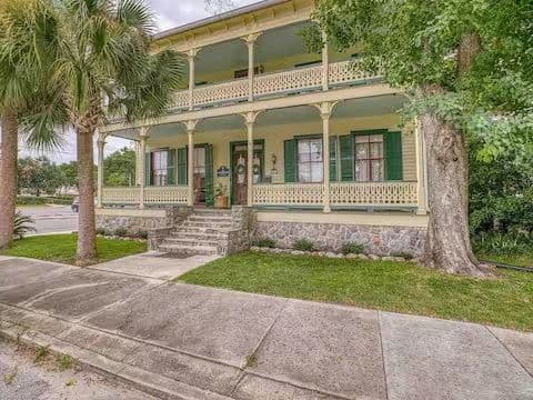 Downtown 1BR TDY Apartment Near Naval Air Station Pensacola – Walkable Location (Unit B)