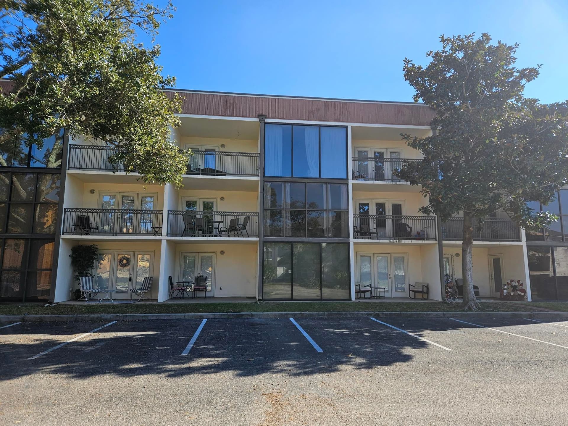 Escape II Condo Near Keesler AFB - 2BR 2BA, Sleeps 6, Family Friendly