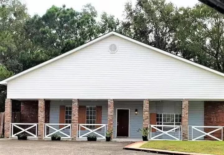 Family-Friendly 3BR/2BA Home Near Keesler AFB with Spacious Living & Fenced Yard