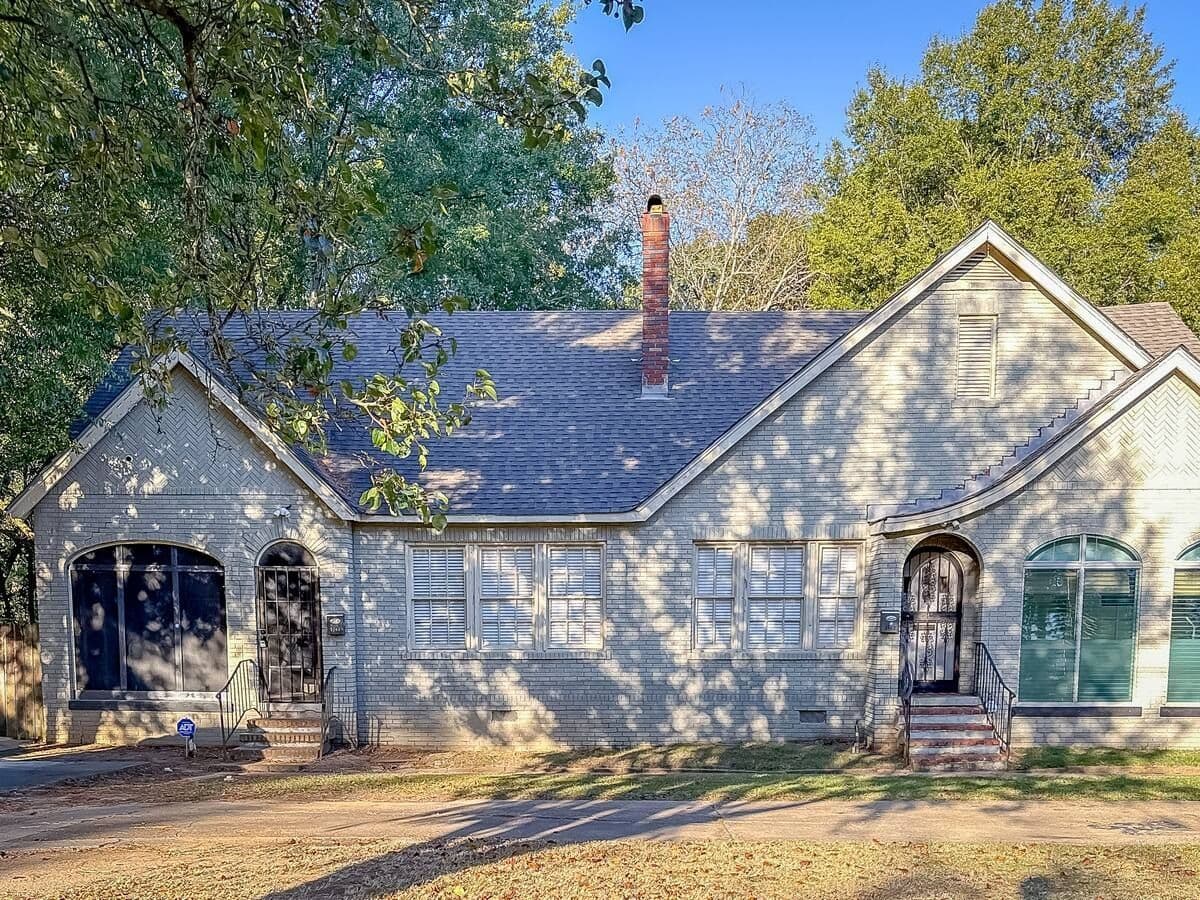 Historic 2BR Hideaway Near Maxwell AFB – Modern Comfort & Classic Charm