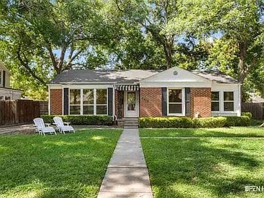 Charming 2BR 1BA Home - Bonus Office, Private Driveway, Backyard