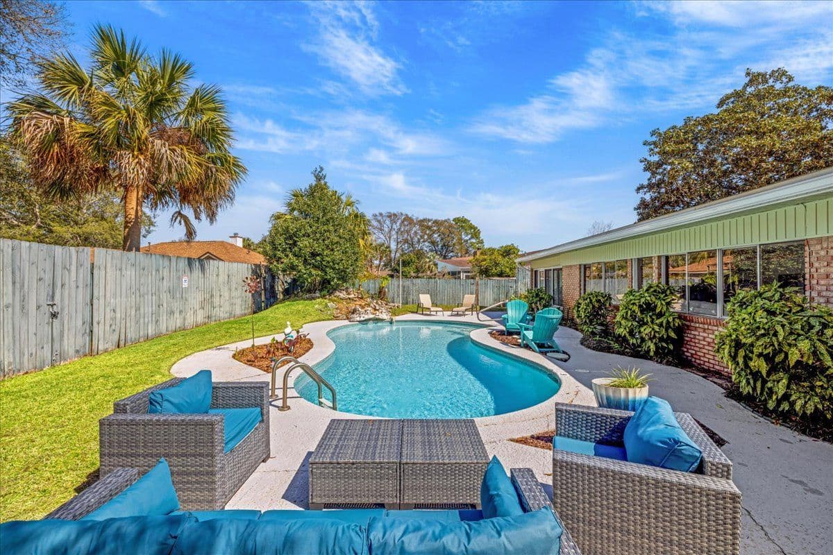 Large Family Pool Home Eglin AFB - Beaches, 4BR, No Pets