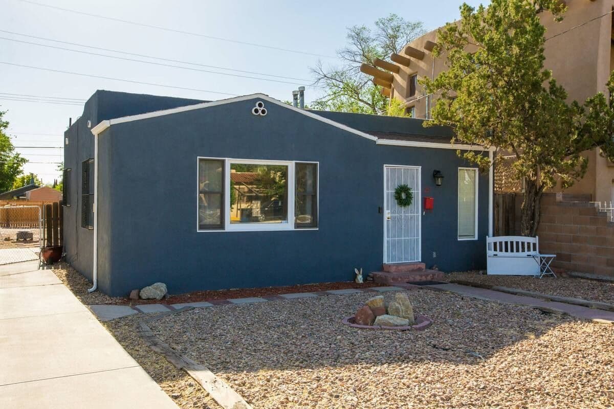 Cozy 2BR Home Kirtland AFB - Pet Friendly, Washer/Dryer