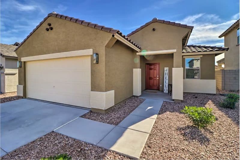 Modern 3 Bed 2 Bath Home Luke AFB - Furnished, Yard, Pet OK