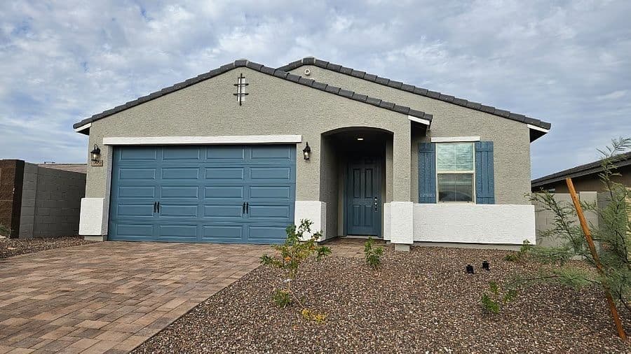 Spacious 3BR 2BA Home Luke AFB - New, Mountain Views, TDY Ready