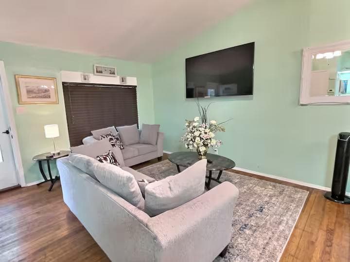Furnished 3BR 1BA Home Maxwell AFB - Pet Friendly, Midtown