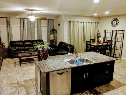 Lovely Oasis 2BR 1.5BA Home Nellis AFB - Gated, Cozy