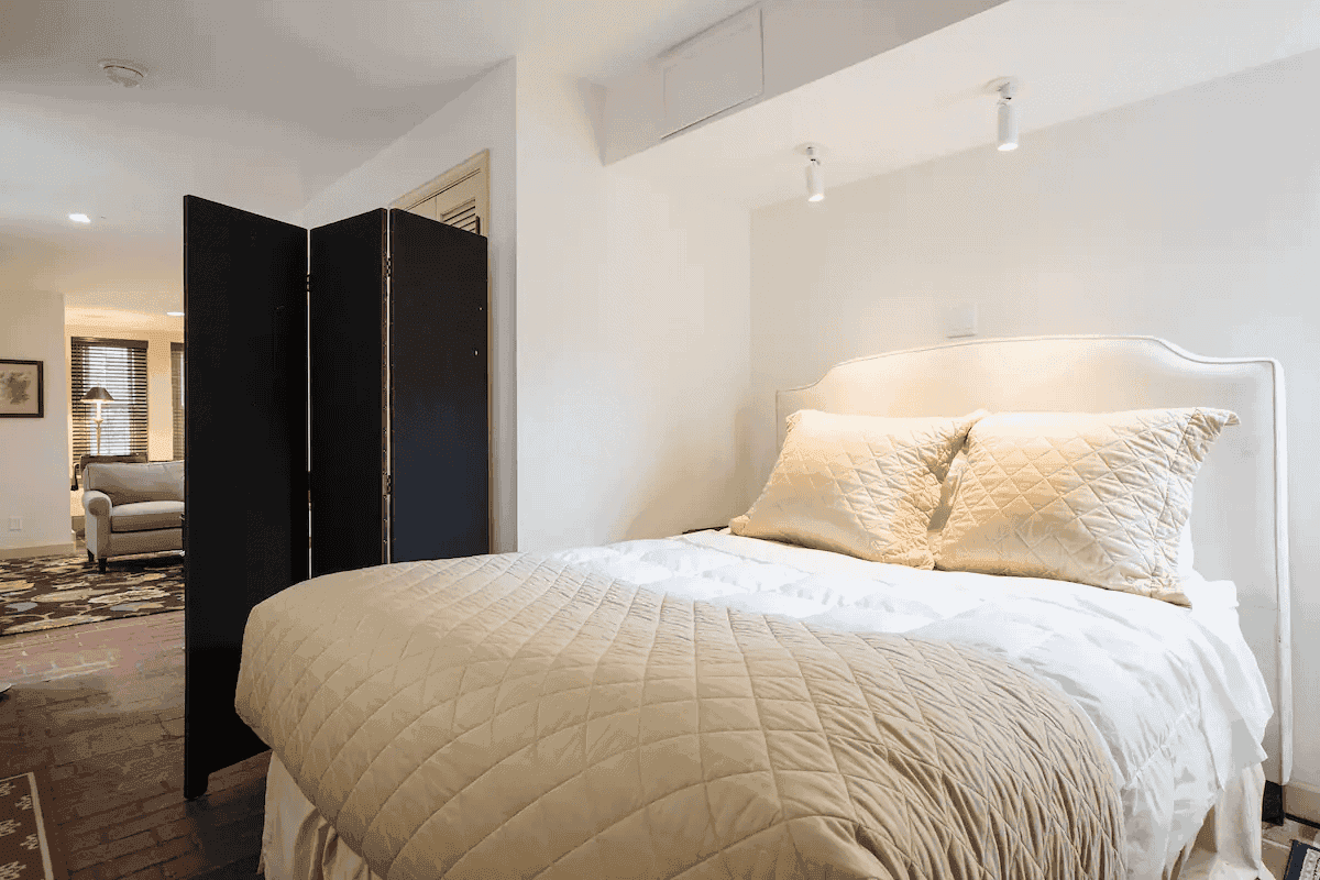 Capital I Home Pentagon - Modern, Convenient, Private