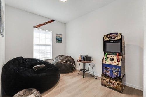 Modern 2BR 2BA Crash Pad Randolph AFB - BAH Rates, Perks