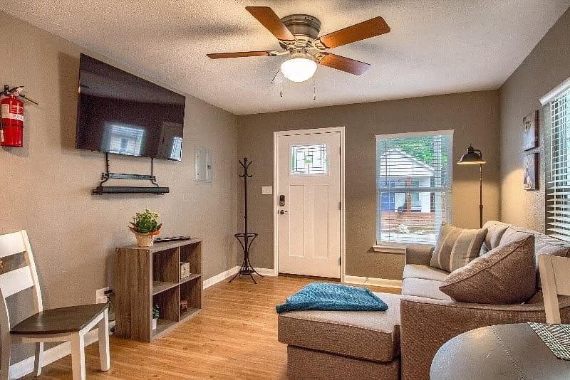 Sunflower Casita 2BR 1BA Randolph AFB - Pet, Downtown