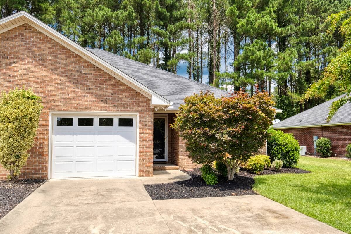 Modern 2BR 2BA Cozy Retreat Shaw AFB - TDY, Farmhouse, Park