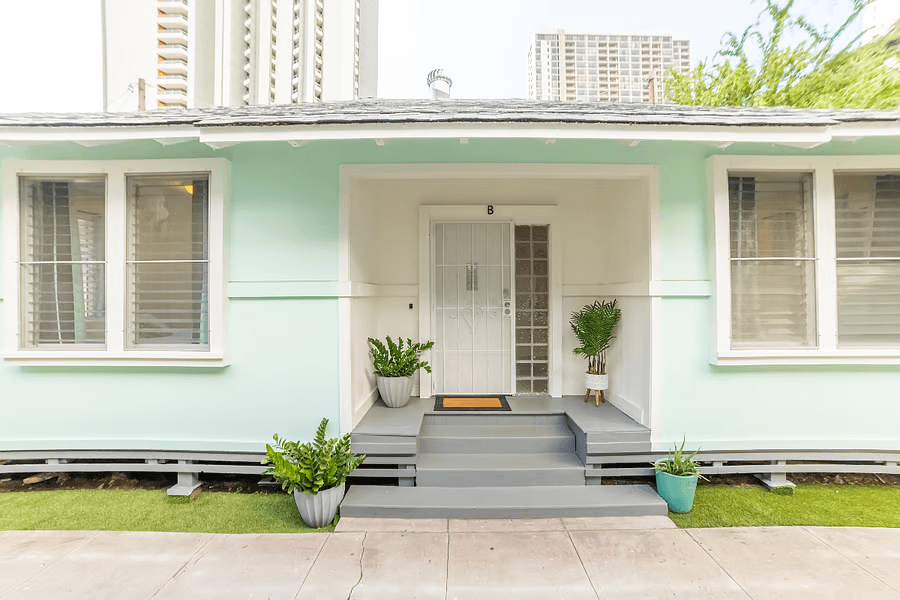 Island-Style 3BR Retreat in Waikiki Near Hickam AFB