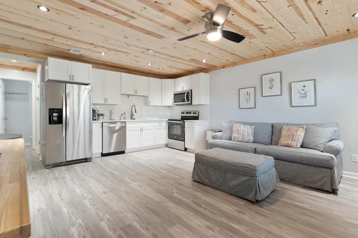 Modern 1BR Beach Retreat – Sun & Sand Steps Away