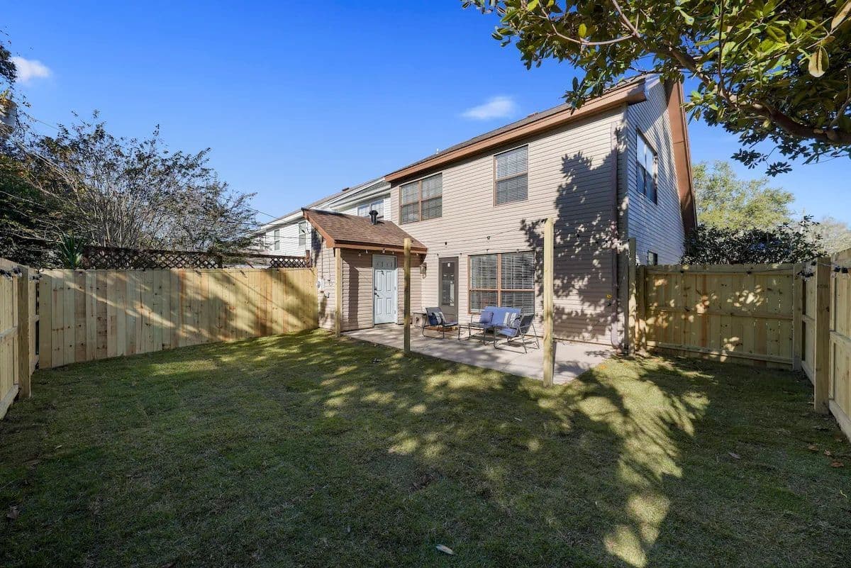 Modern 2BR/1.5BA Townhome Near Hurlburt AFB with Private Yard