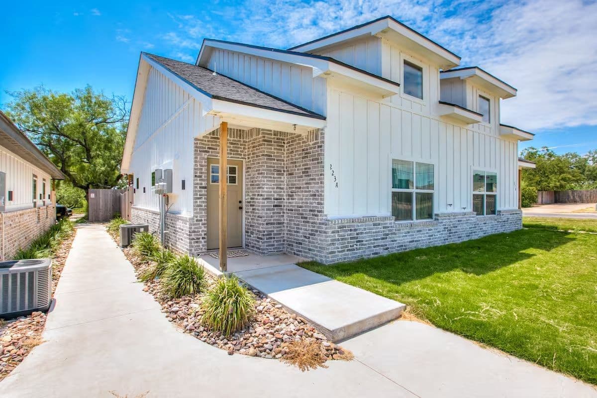 Modern 2BR/2BA Retreat Minutes from Goodfellow AFB – Stylish Stay in San Angelo