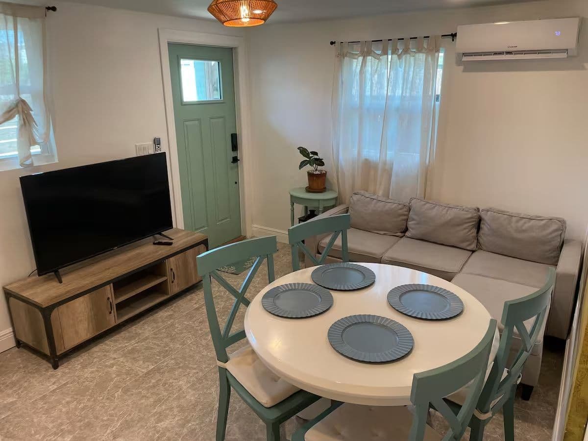 Modern 2BR Guesthouse Near MacDill AFB | Peaceful & Central