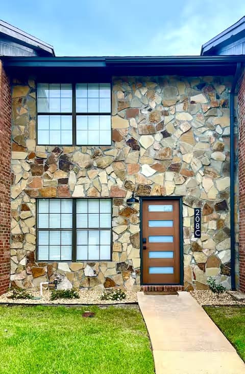 Modern 2BR TDY Townhouse Near Hurlburt Field & Downtown Fort Walton Beach