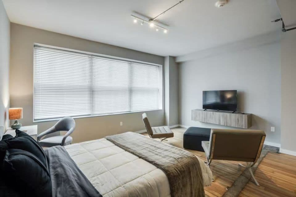 Modern & Cozy Downtown Loft | 1 Bed, 1 Bath – New York Vibe!