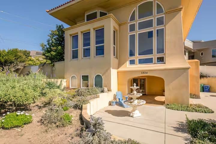 Oceanview 3BR/4BA TDY Retreat Near Vandenberg Space Force Base in Cambria